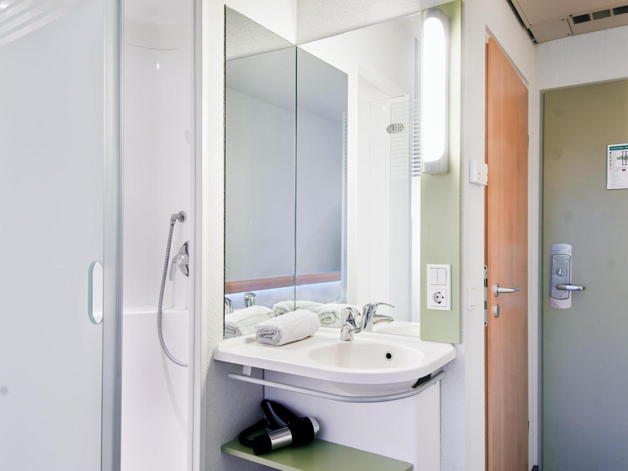 B&B Hotel Koeln-Marsdorf Экстерьер фото