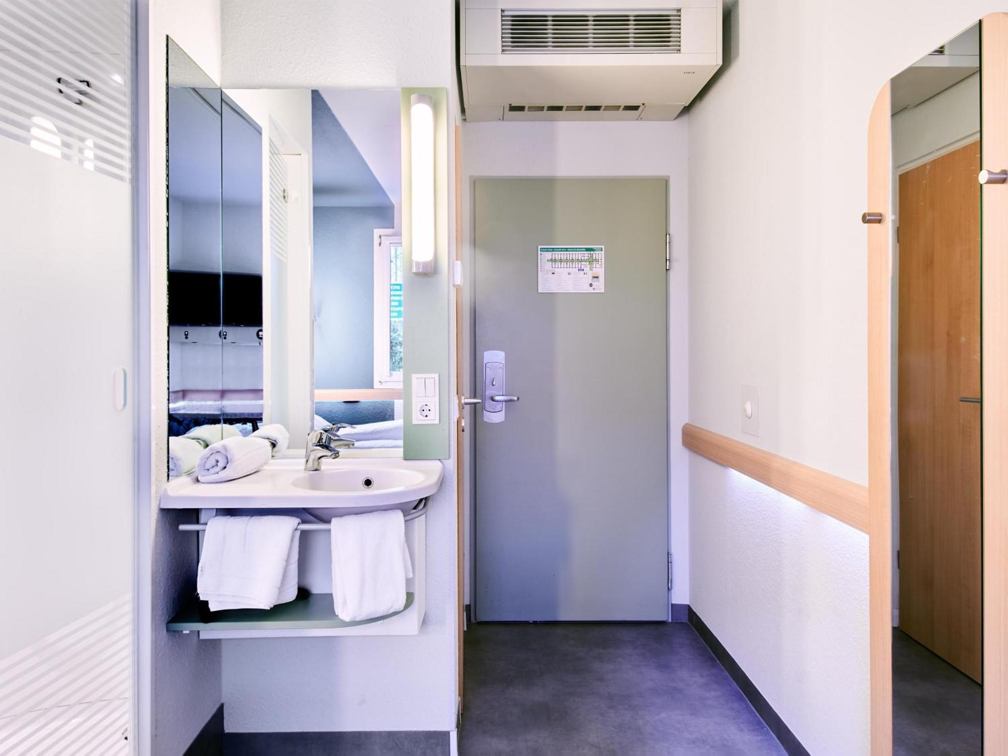 B&B Hotel Koeln-Marsdorf Экстерьер фото